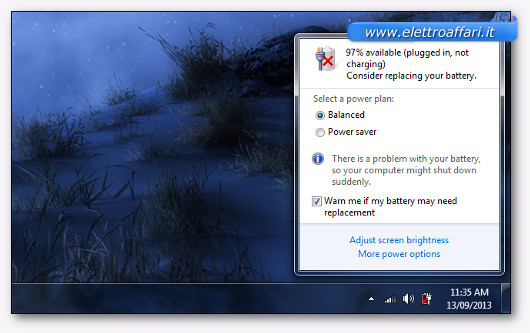 Schermata di Windows che avvisa di cambiare la batteria del portatile